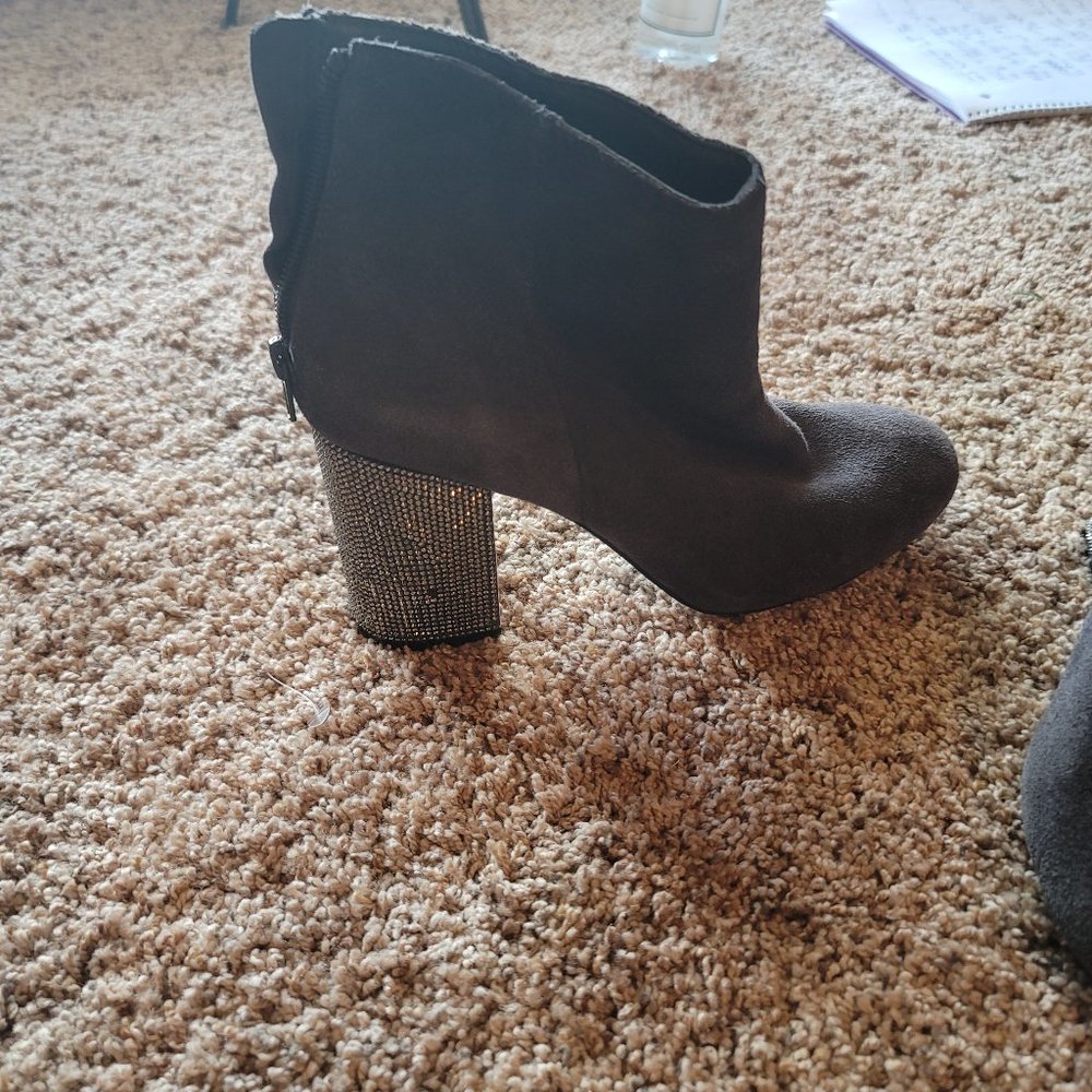 Kenneth Cole Reaction “Carlyn” grey ankle booties w/studded block heel